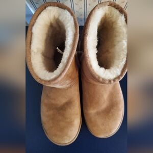 Size 7 Ugg Boots